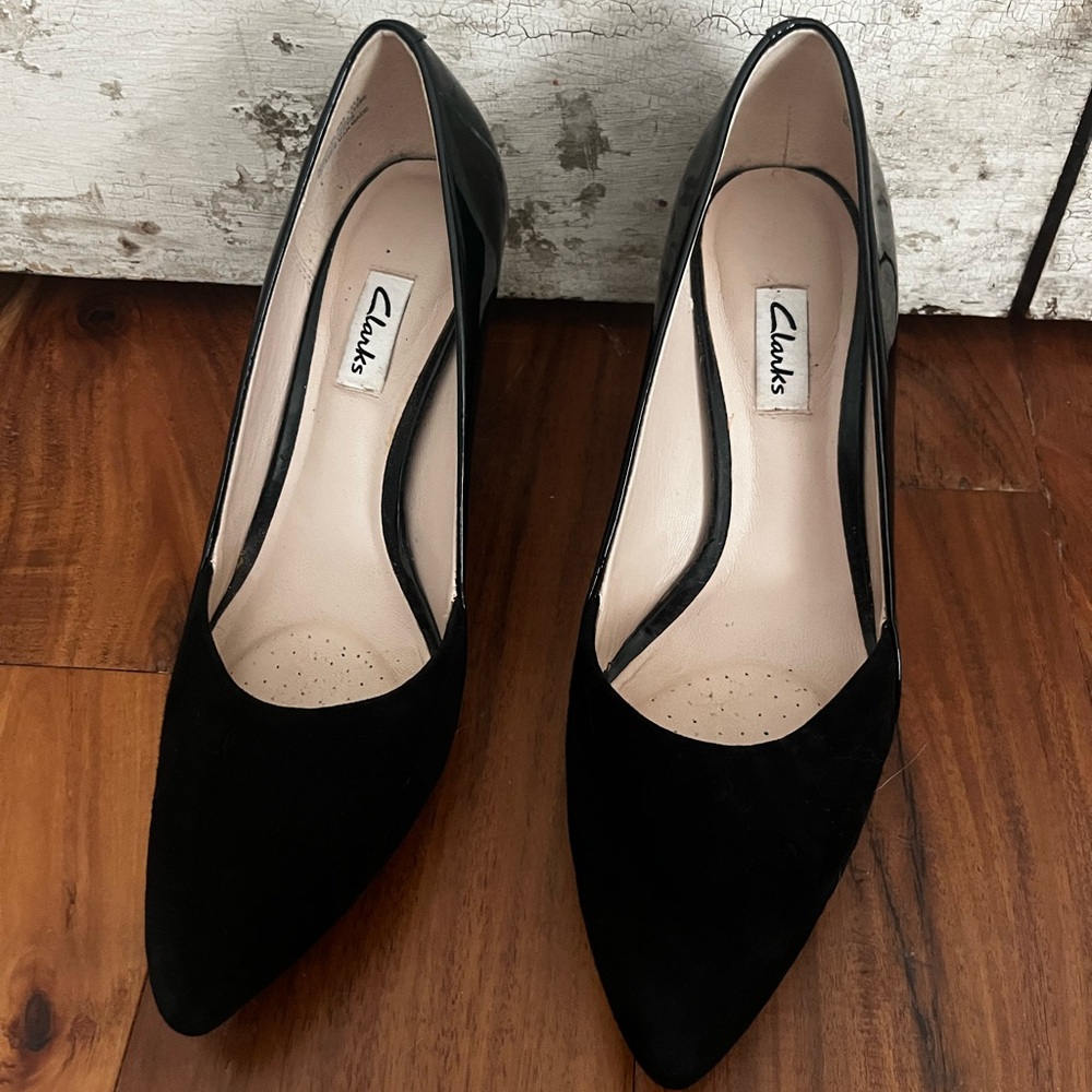 Clarks Black Suede Heels Elegant Pointed-Toe Design